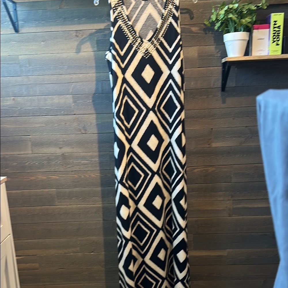 Source Unknown Black and Cream Sleeveless V-Neck Sheath Maxi